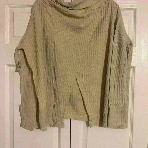 Free People NWT Juicy Ling Sleeve Cowl Neck Split Back Thermal - Picture 4 of 7